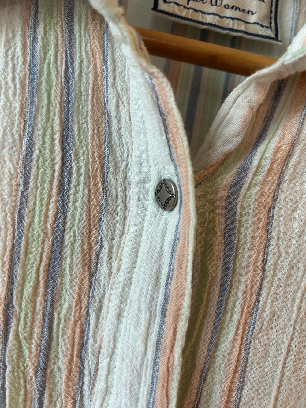 Wrangler Cream Button-Front Sleeveless Shirt with Pastel Stripes - Picture 3 of 5